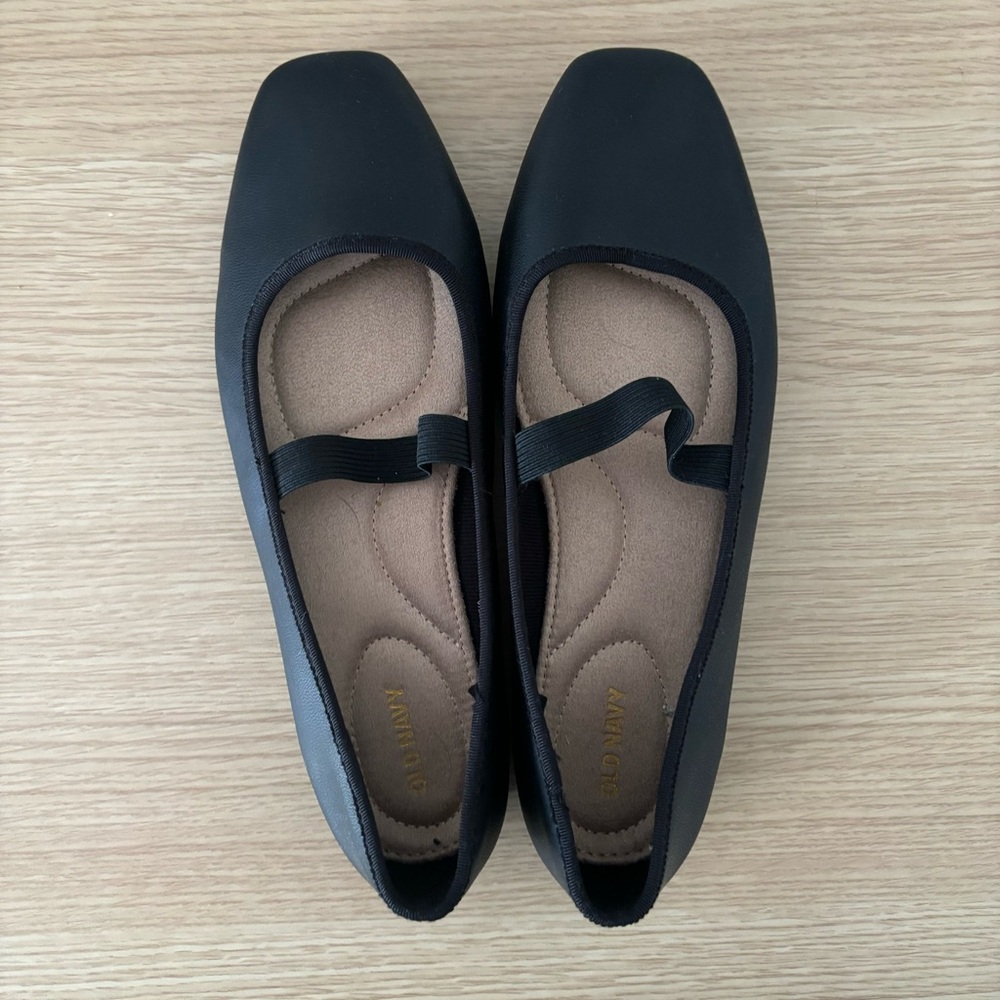 NWOT Old Navy square toe ballet flats